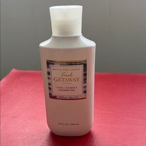 Bath & Body Works Fresh Getaway Shower Gel - White